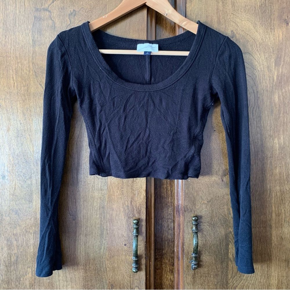 Universal Thread Black Long-Sleeve Scoop Neck Crop Top